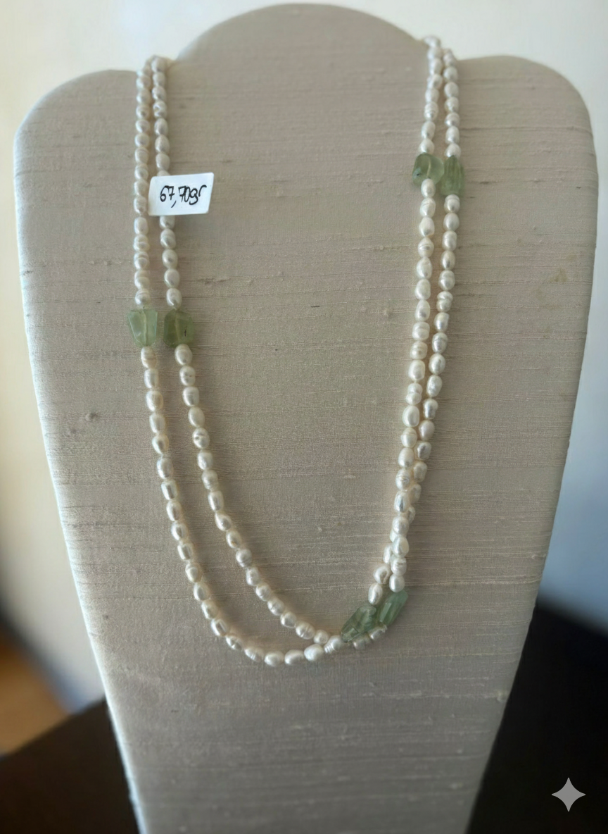 Collana di perle e prenite